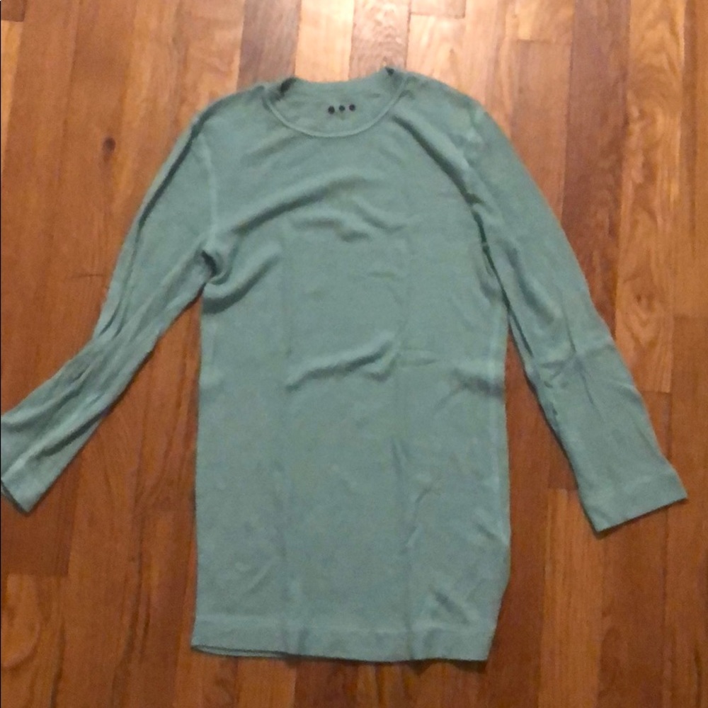 3 dot ribbed tee shirt